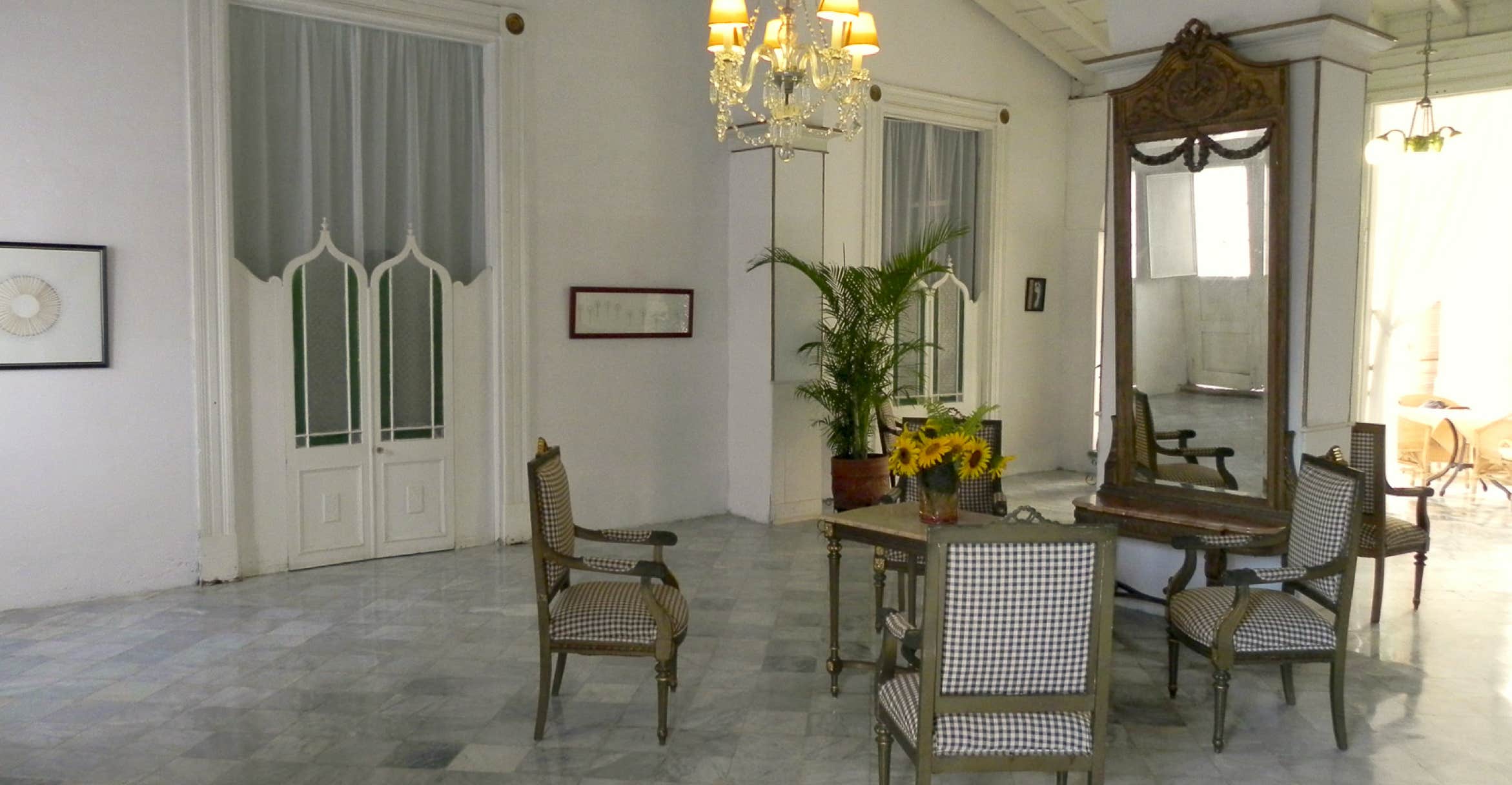interior hotel mansion alameda